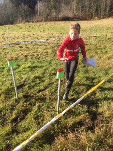 Høstgampen 2015. Henrik gir alt på oppløpet og kaster seg over målbukken.